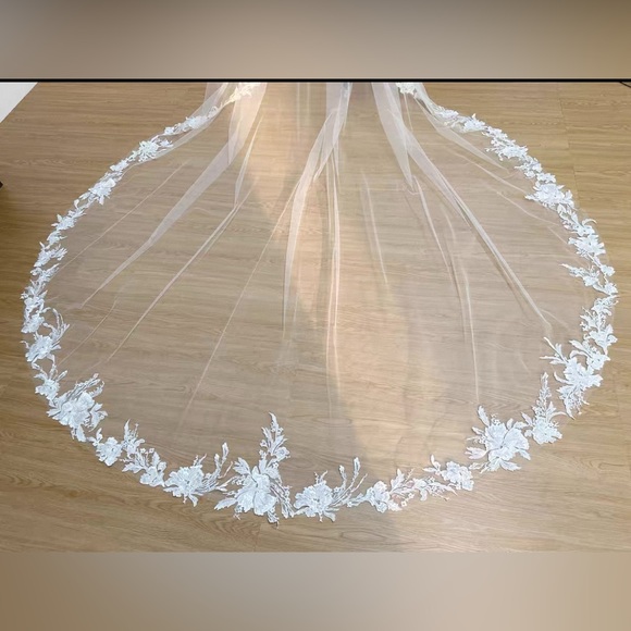 Cathedral Royal Floral Lace Wedding Veil main image 5